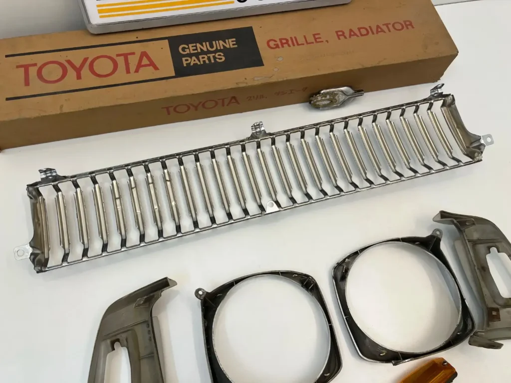 Corolla 1971 1972 ke20 te21 ke25 te27 front grille set (1)