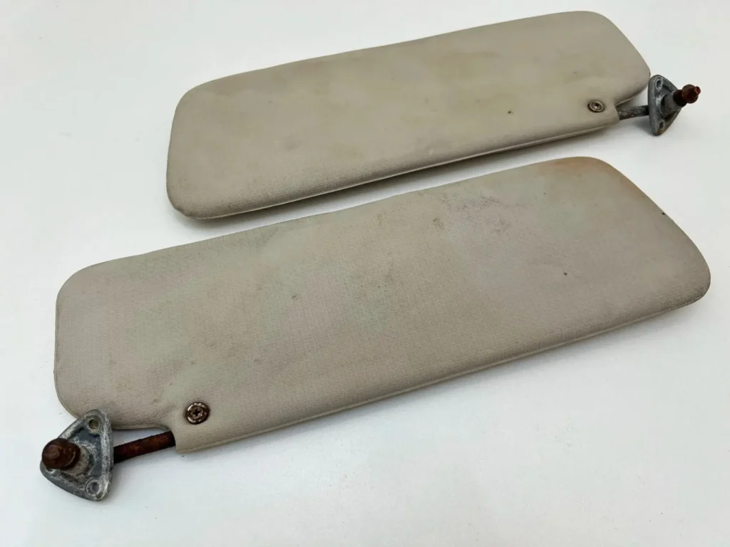 Corolla 1971 - 1974 KE20 ke25 ke26 OEM used sun visors (4)
