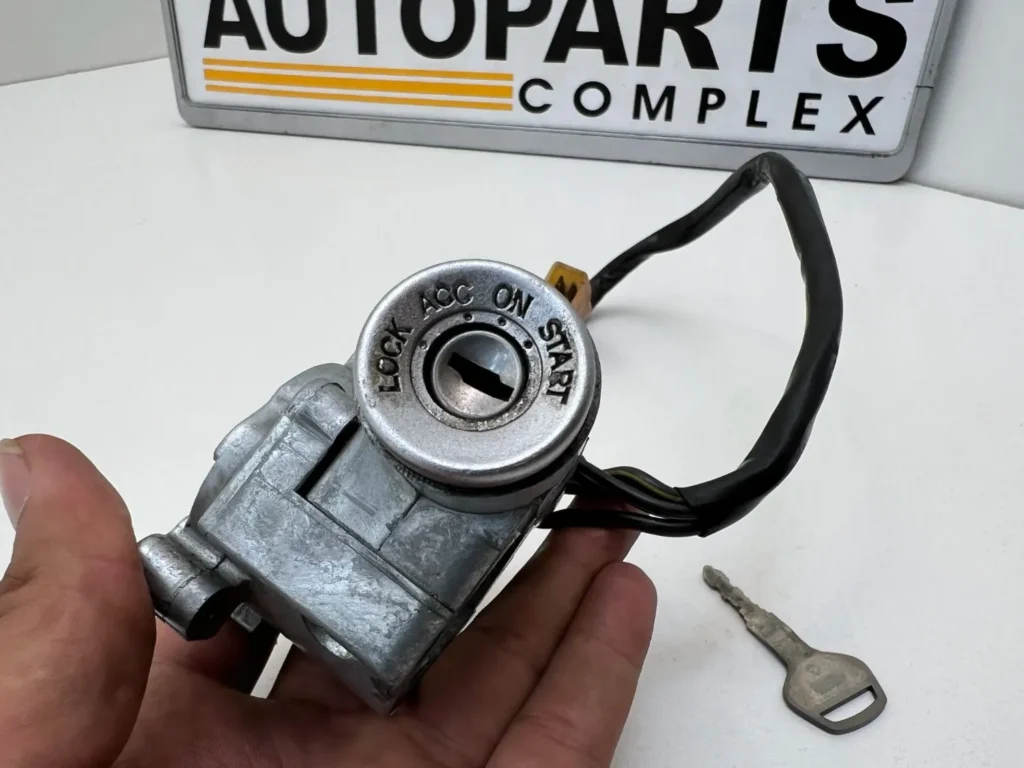 Corolla 1971 - 1974 ignition switch cylinder with steering lock assy and switch wire (12)