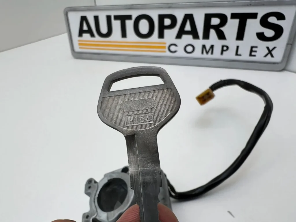 Corolla 1971 - 1974 ignition switch cylinder with steering lock assy and switch wire (13)