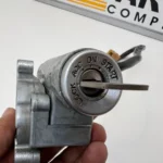 Corolla 1971 - 1974 ignition switch cylinder with steering lock assy and switch wire (3)