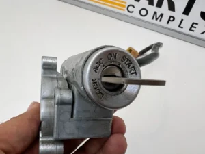 Corolla 1971 - 1974 ignition switch cylinder with steering lock assy and switch wire (3)