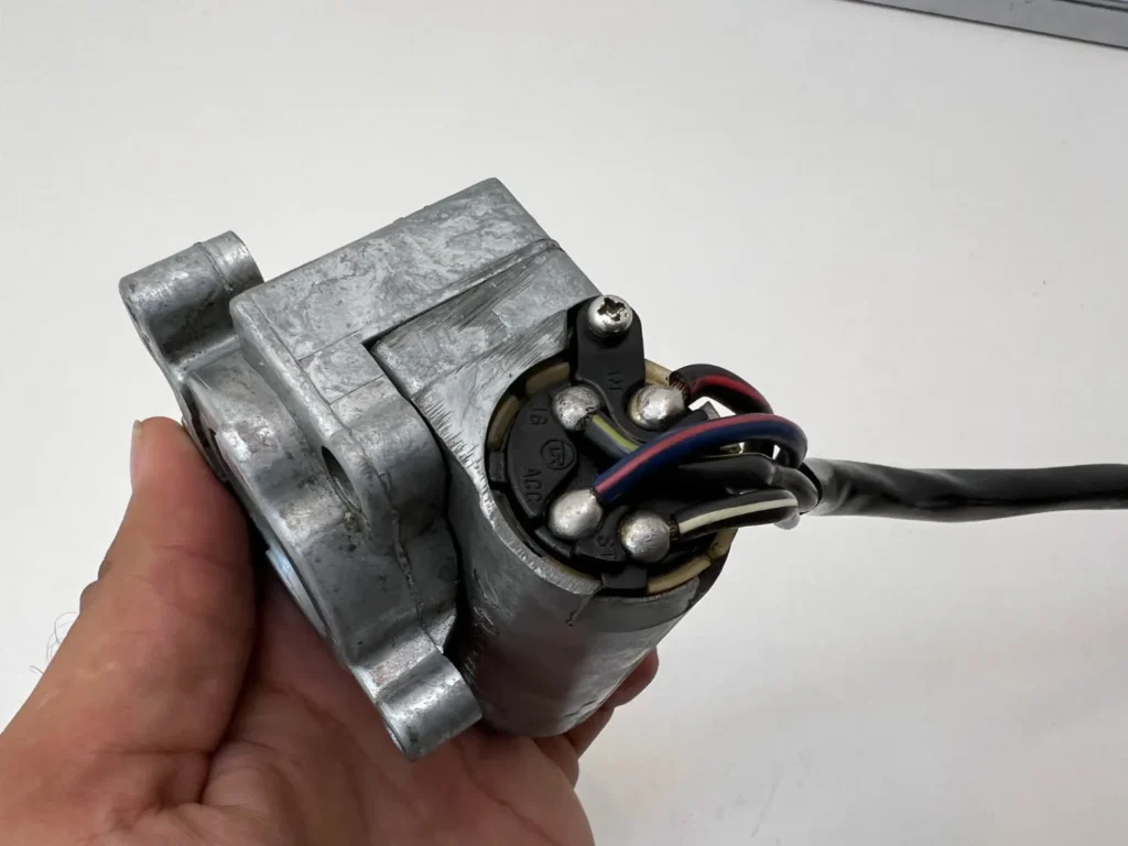 Corolla 1971 - 1974 ignition switch cylinder with steering lock assy and switch wire (6)