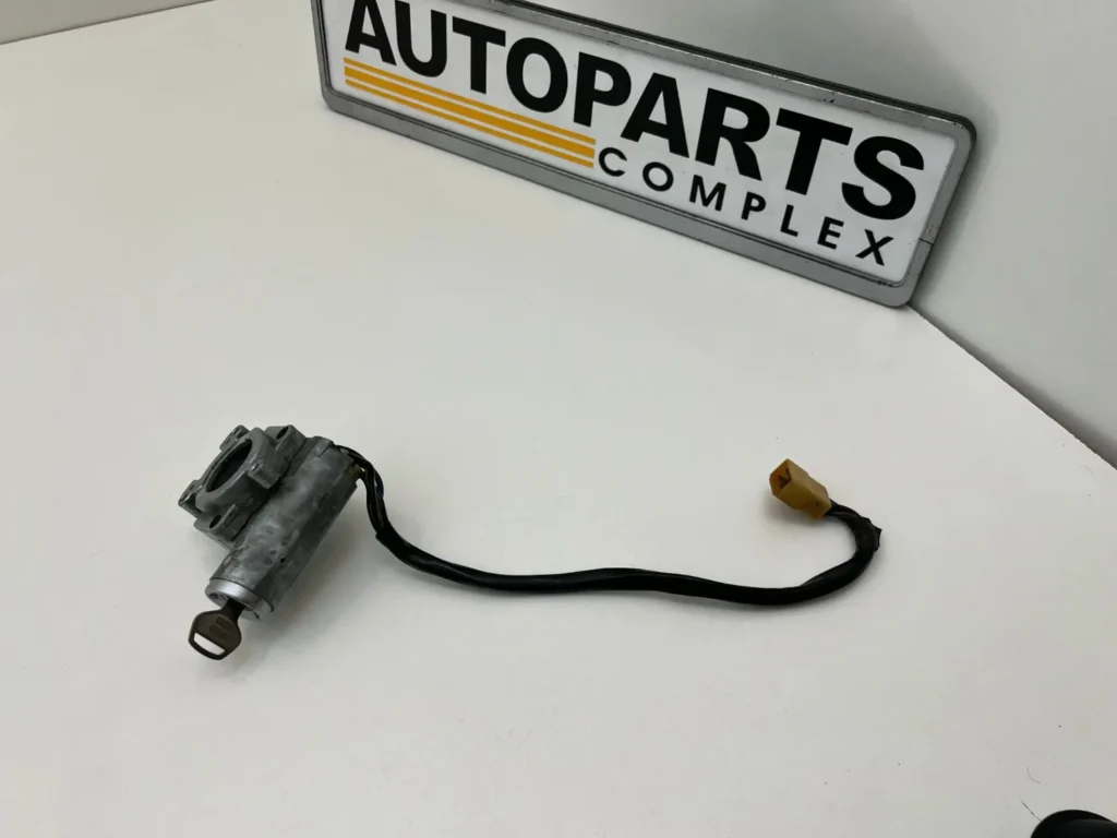Corolla 1971 - 1974 ignition switch cylinder with steering lock assy and switch wire (7)