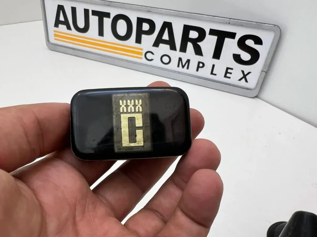 Corolla 1980 ke70 steering C xxx badge for 2-spoke wheel (5)