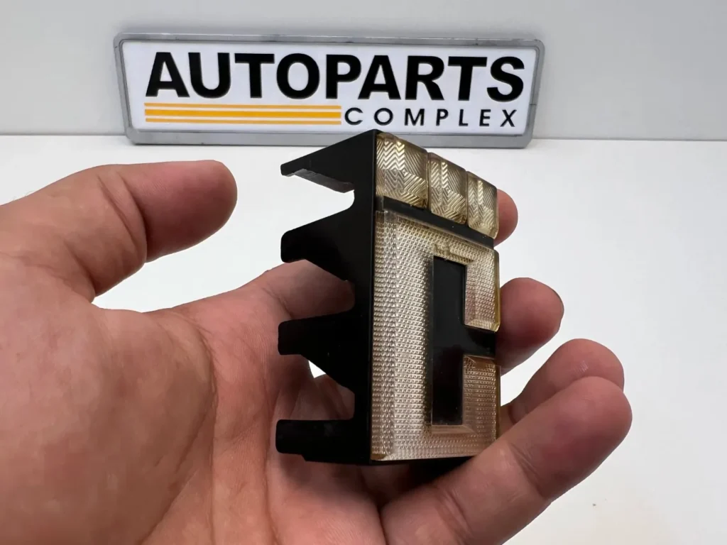 Corolla 1982 KE70 JDM grille C badge (5)