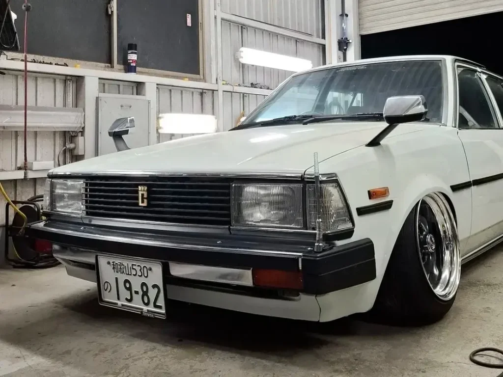 Corolla 1982 KE70 JDM grille C badge (9)
