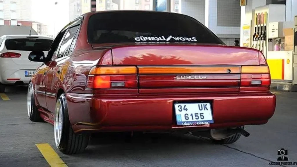 Corolla 1993 - 1997 AE100 AE101 OEM tail lights set with center garnish (1)