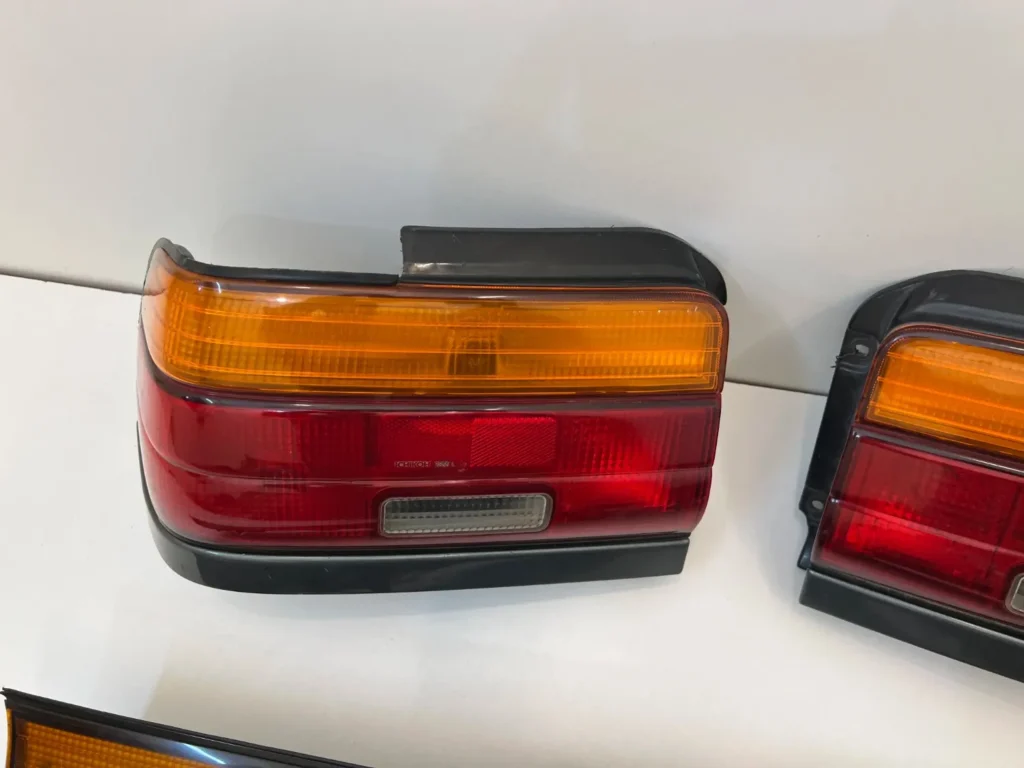 Corolla 1993 - 1997 AE100 AE101 OEM tail lights set with center garnish (10)