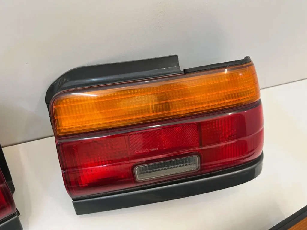 Corolla 1993 - 1997 AE100 AE101 OEM tail lights set with center garnish (12)