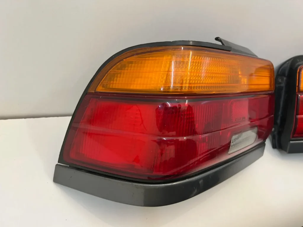 Corolla 1993 - 1997 AE100 AE101 OEM tail lights set with center garnish (13)