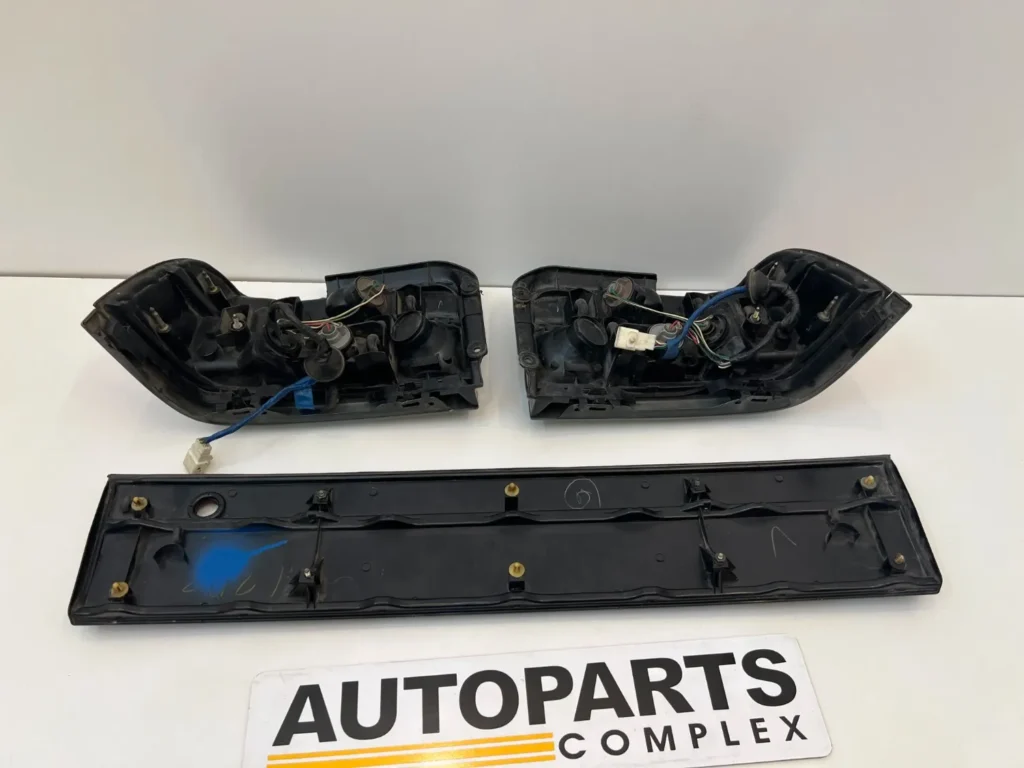 Corolla 1993 - 1997 AE100 AE101 OEM tail lights set with center garnish (15)
