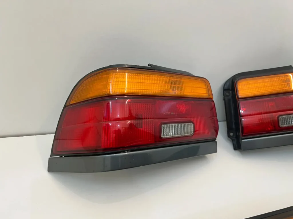 Corolla 1993 - 1997 AE100 AE101 OEM tail lights set with center garnish (2)