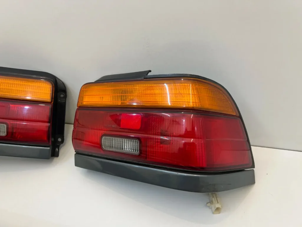 Corolla 1993 - 1997 AE100 AE101 OEM tail lights set with center garnish (3)
