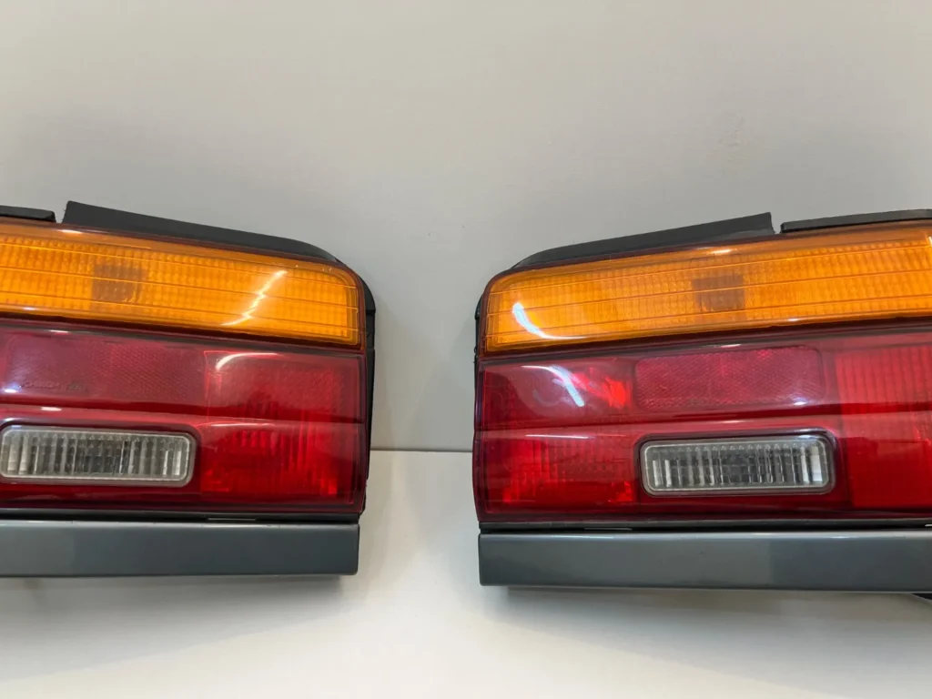 Corolla 1993 - 1997 AE100 AE101 OEM tail lights set with center garnish (4)