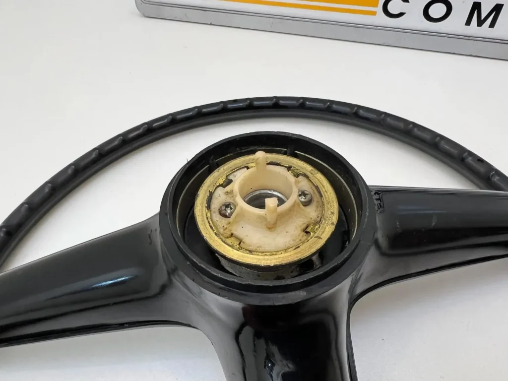 Corolla ke20 ke25 ke26 3-spoke steering wheel (1)