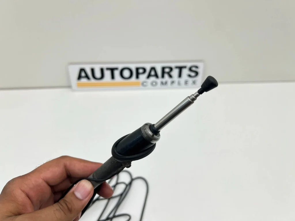 Corolla ke70 1982 1983 OEM fender antenna (1)