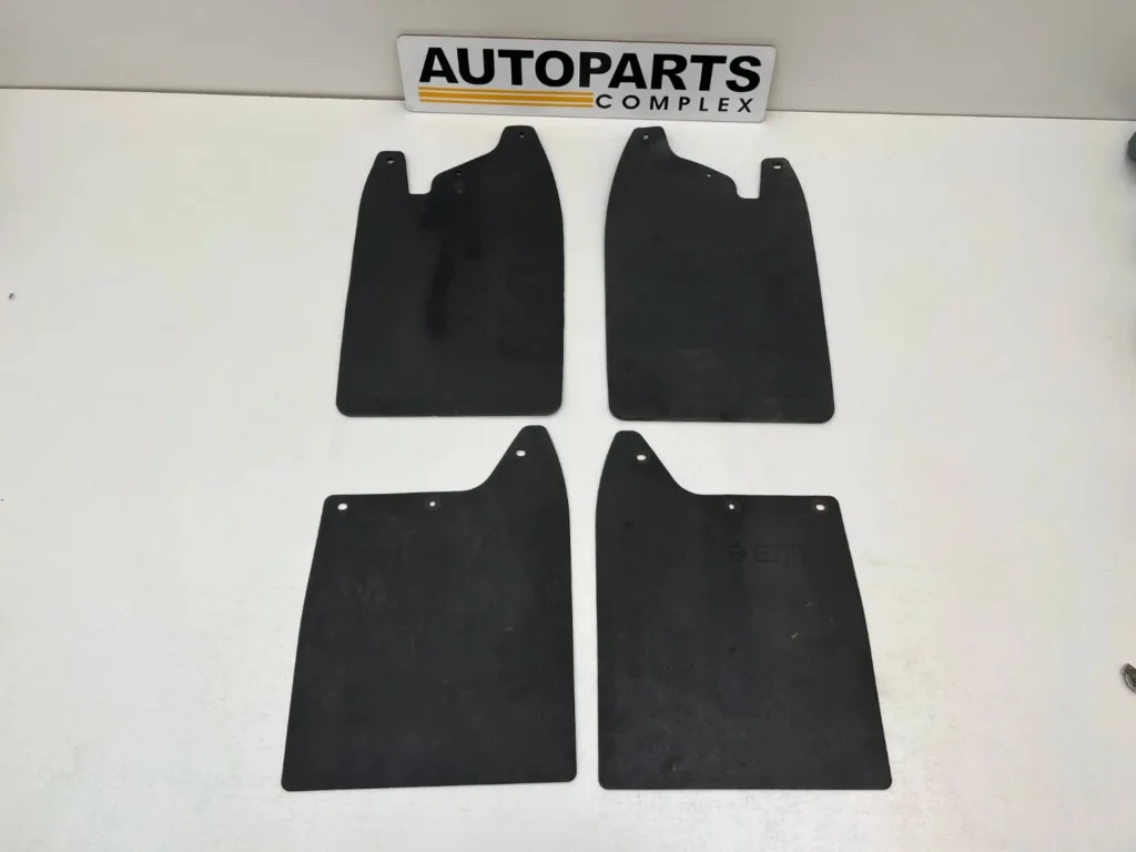 Hilux 1984 - 1988 mud flaps OEM set (11)