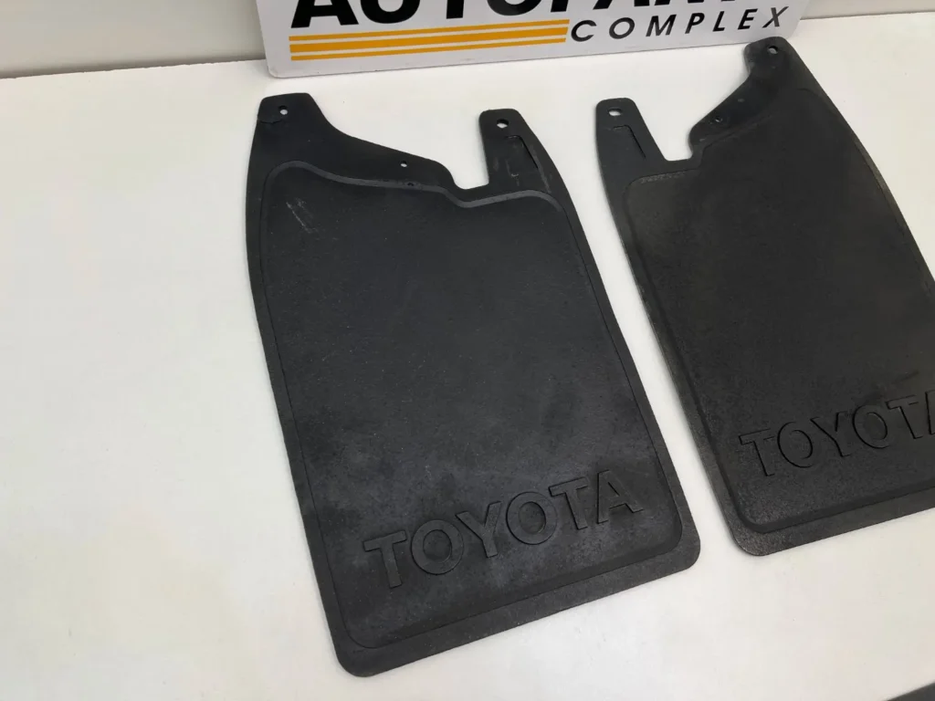 Hilux 1984 - 1988 mud flaps OEM set (5)