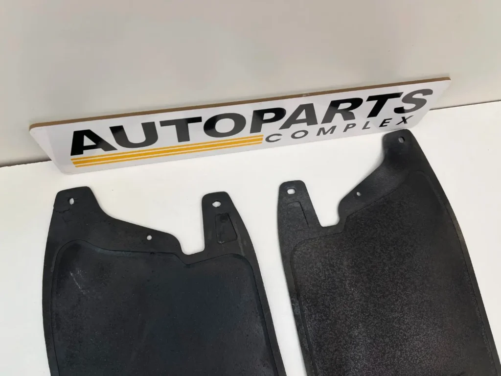 Hilux 1984 - 1988 mud flaps OEM set (6)