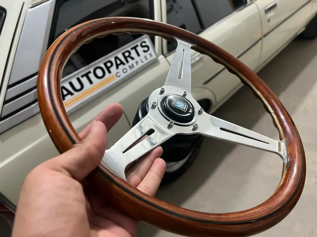 Legit Nardi classic wooden 360mm with Toyota hub adapter (6)