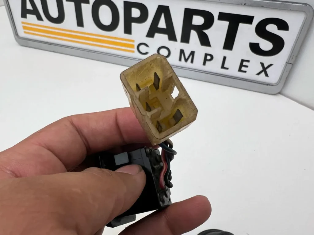 Toyota 1980s Rear windshield wiper switch (7)
