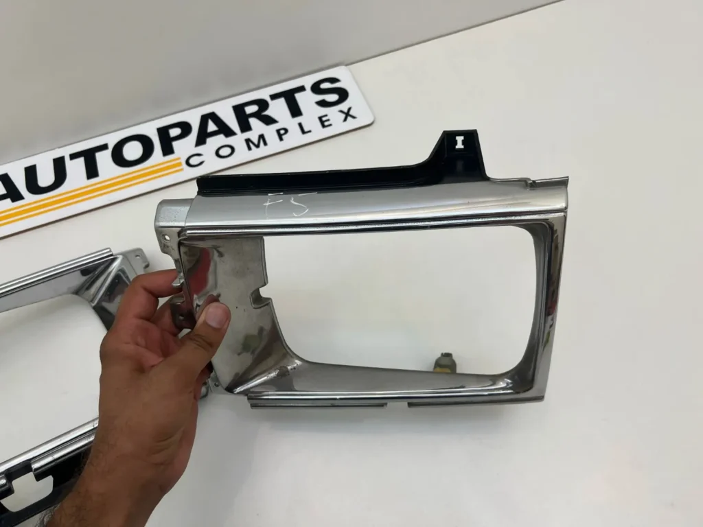 Toyota Hilux 1984 1985 1986 1987 1988 headlight chrome bezels pair (10)