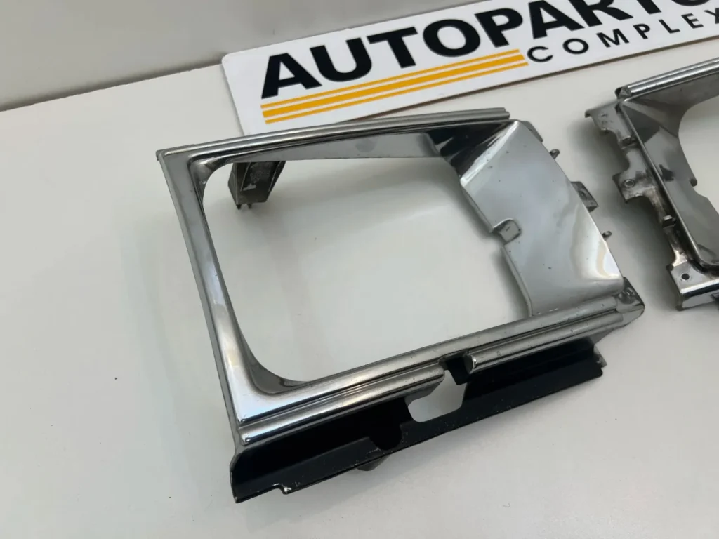 Toyota Hilux 1984 1985 1986 1987 1988 headlight chrome bezels pair (8)