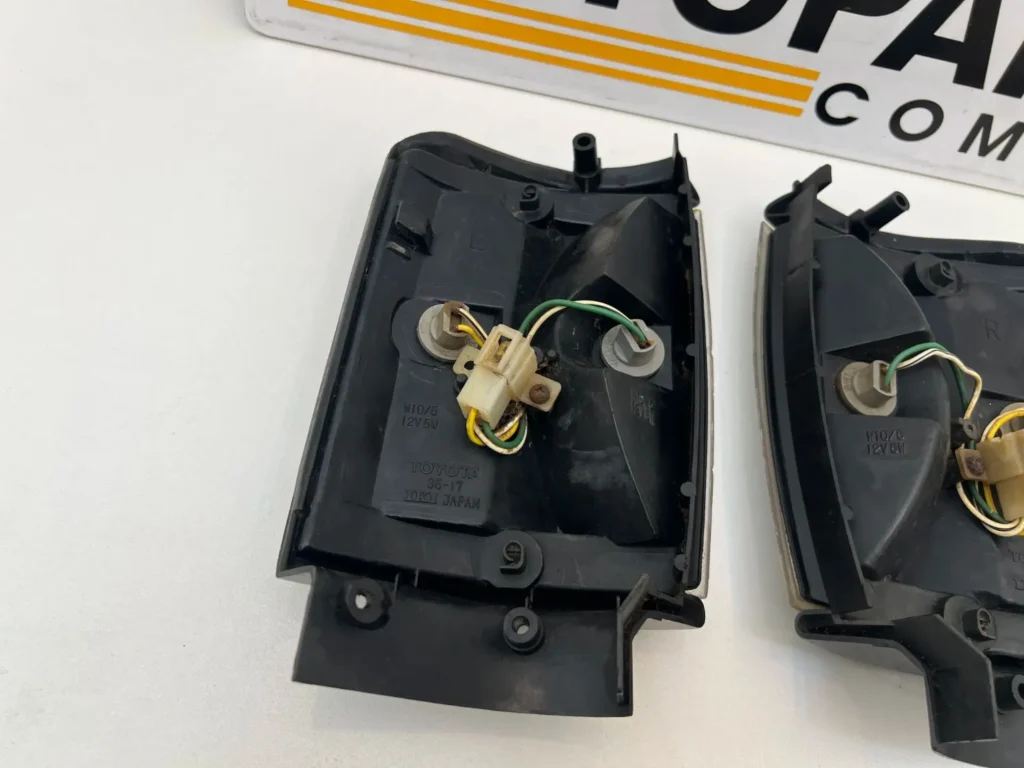 Toyota hilux 1984 - 1988 2wd 4wd parkingcorner lamps JDM type OEM (7)