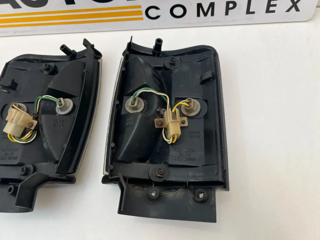 Toyota hilux 1984 - 1988 2wd 4wd parkingcorner lamps JDM type OEM (8)