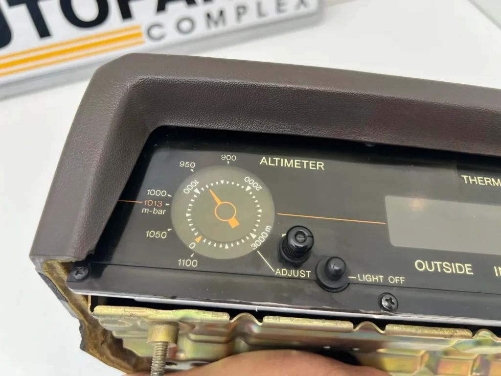 Toyota land cruiser 70 series altimeter (2)