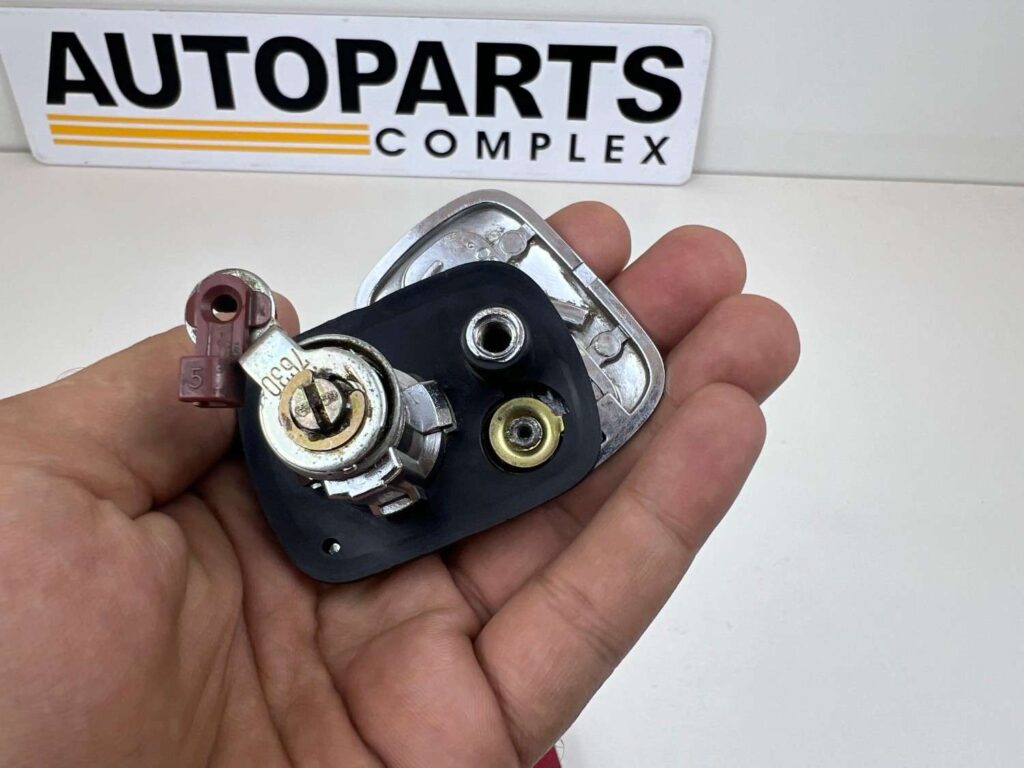 1991 - 1997 TOYOTA LAND CRUISER FJ80 FZJ80 TAILGATE TRUNK LOCK with 2 keys (1)