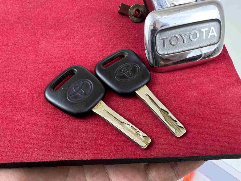 1991 - 1997 TOYOTA LAND CRUISER FJ80 FZJ80 TAILGATE TRUNK LOCK with 2 keys (6)