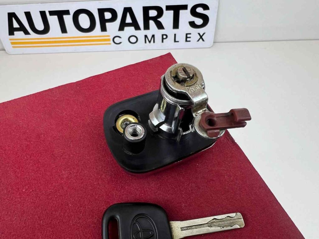 1991 - 1997 TOYOTA LAND CRUISER FJ80 FZJ80 TAILGATE TRUNK LOCK with 2 keys (8)