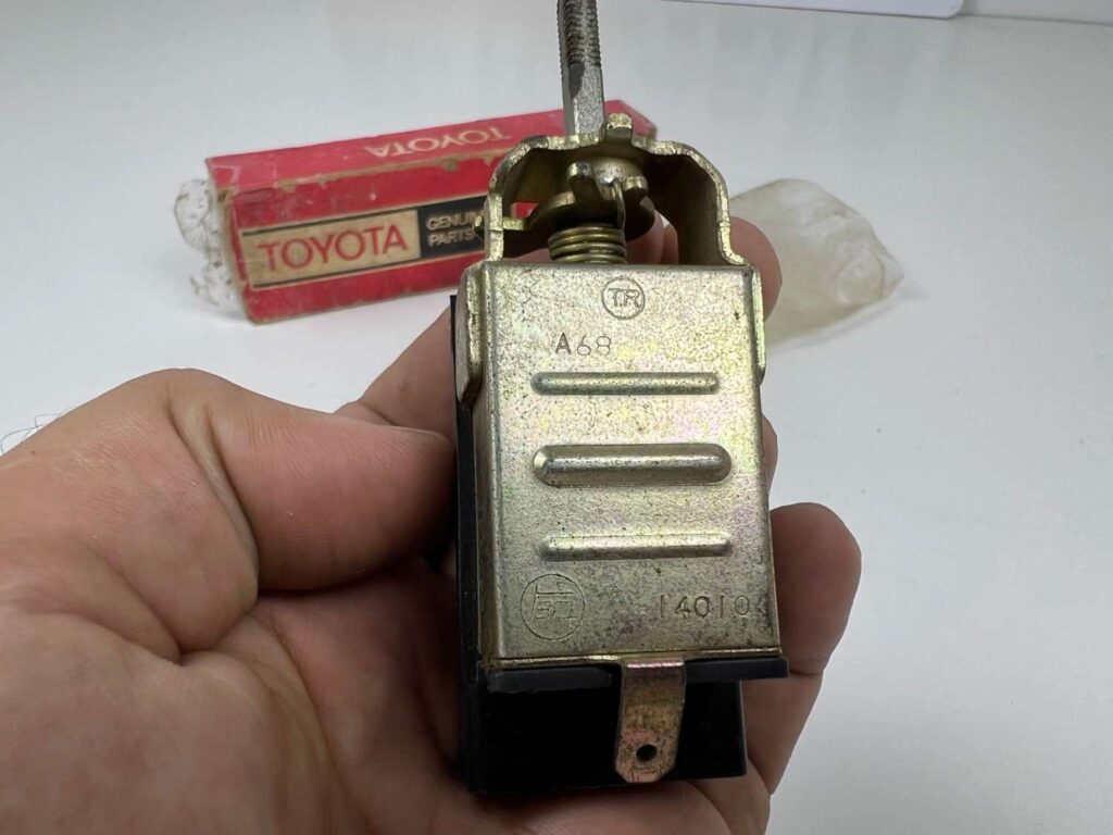Carina Ta12 Ta10 Ta14 NOS OEM wiper switch (1)