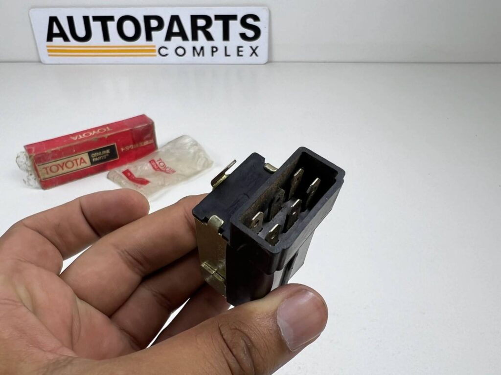 Carina Ta12 Ta10 Ta14 NOS OEM wiper switch (9)