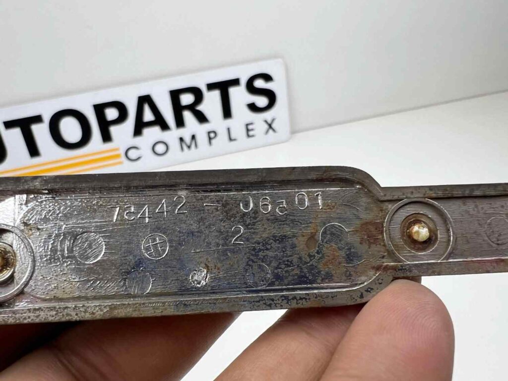 Corolla 1971 1972 Hi-Deluxe trunk lid badge (1)