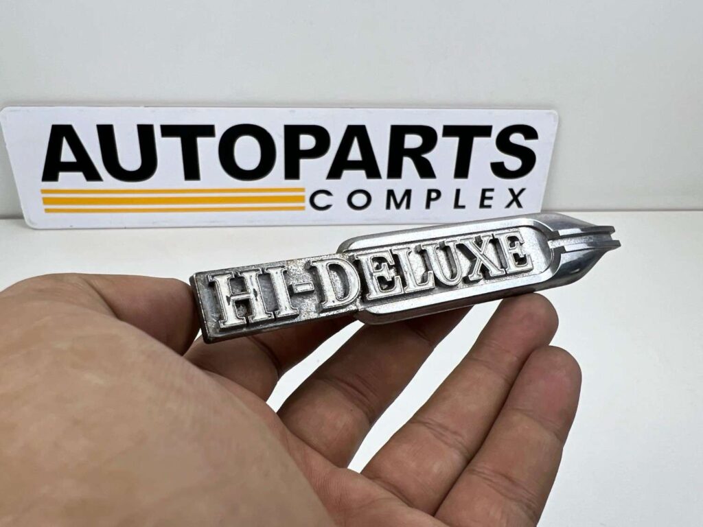 Corolla 1971 1972 Hi-Deluxe trunk lid badge (3)