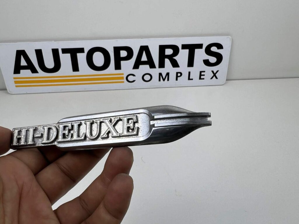 Corolla 1971 1972 Hi-Deluxe trunk lid badge (4)
