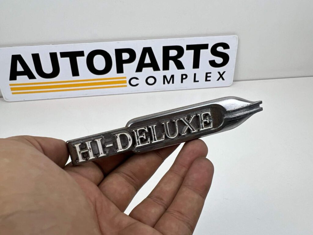 Corolla 1971 1972 Hi-Deluxe trunk lid badge (5)