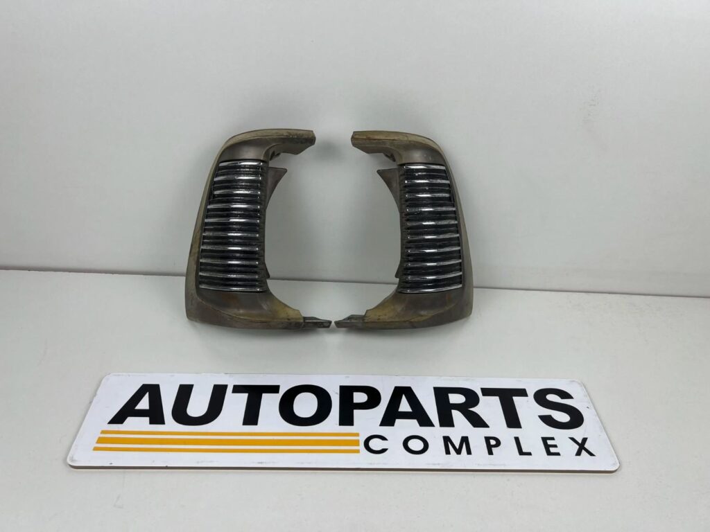 Corolla 1971 - 1974 ke20 te21 te28 fender garnish pair used item (2)