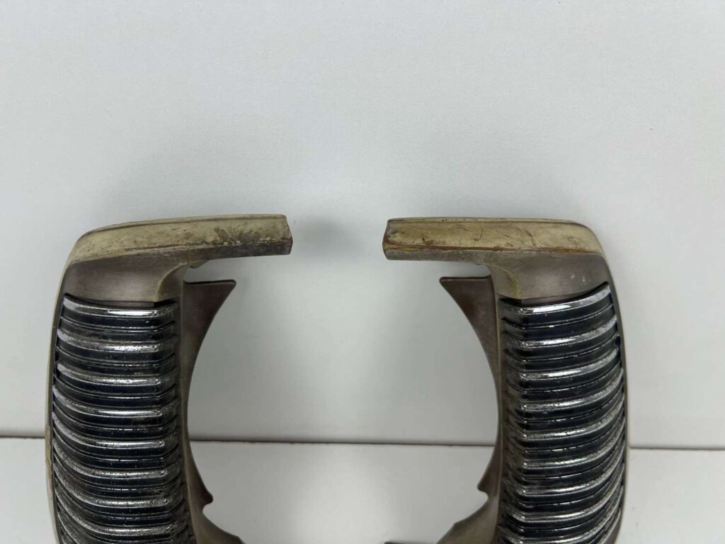 Corolla 1971 - 1974 ke20 te21 te28 fender garnish pair used item (5)