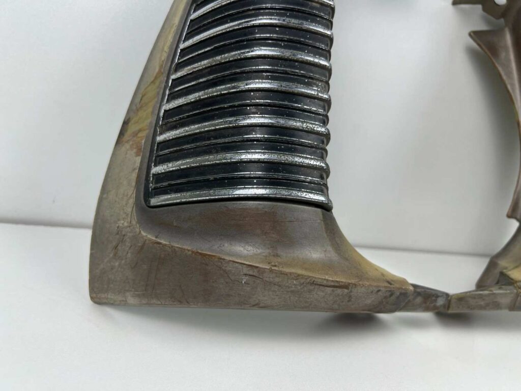 Corolla 1971 - 1974 ke20 te21 te28 fender garnish pair used item (6)