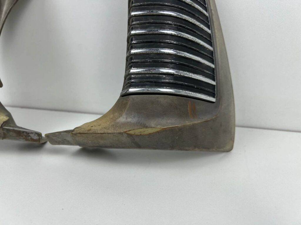 Corolla 1971 - 1974 ke20 te21 te28 fender garnish pair used item (7)
