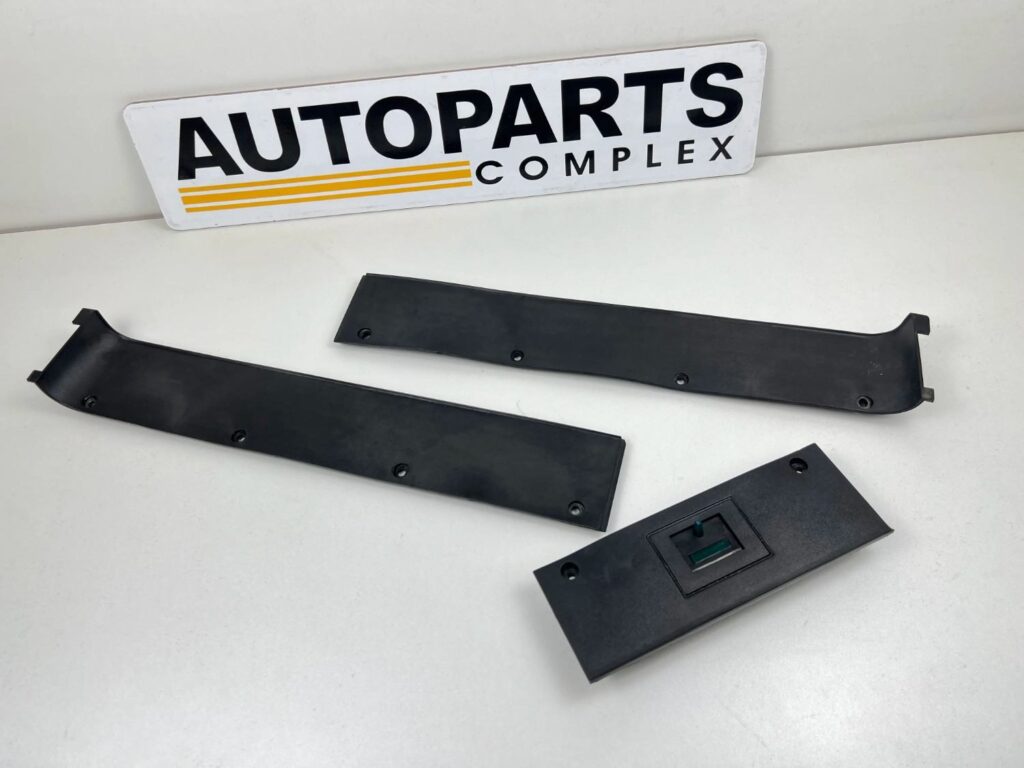Corolla 1971 - 1974 map light and dash upper pieces set (2)