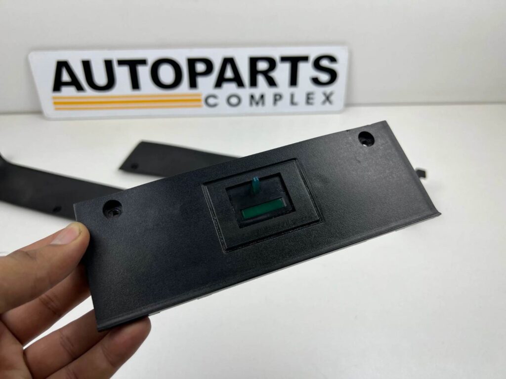 Corolla 1971 - 1974 map light and dash upper pieces set (3)