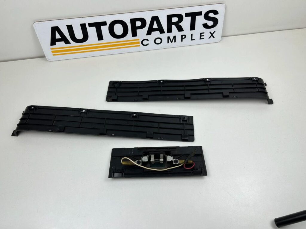 Corolla 1971 - 1974 map light and dash upper pieces set (6)