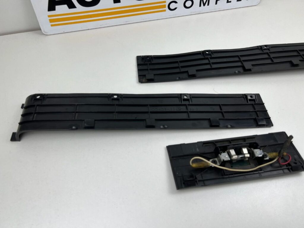 Corolla 1971 - 1974 map light and dash upper pieces set (7)