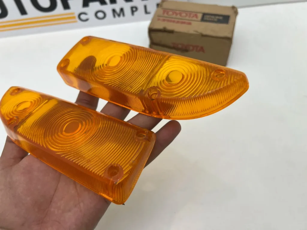 Corolla 1974 ke20 te27 NOS OEM front indicator lenses (6)