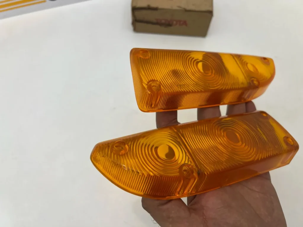 Corolla 1974 ke20 te27 NOS OEM front indicator lenses (7)